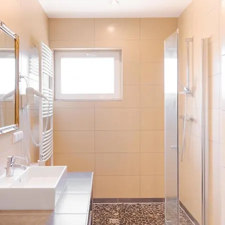 לינה וארוחת בוקר Victoria